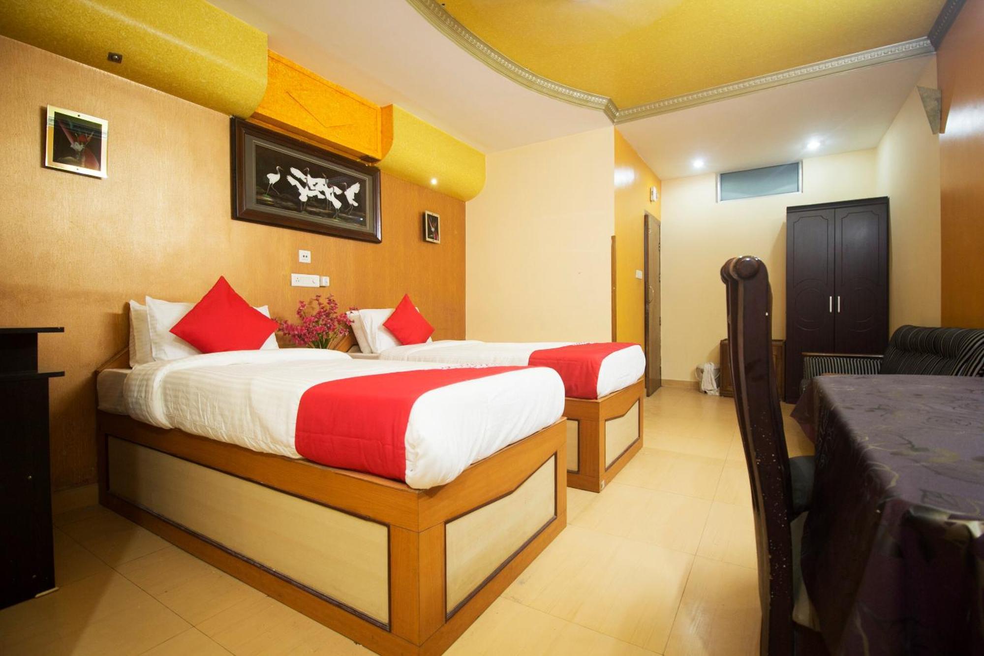 Hotel O Golden Moments Сіліґурі Екстер'єр фото