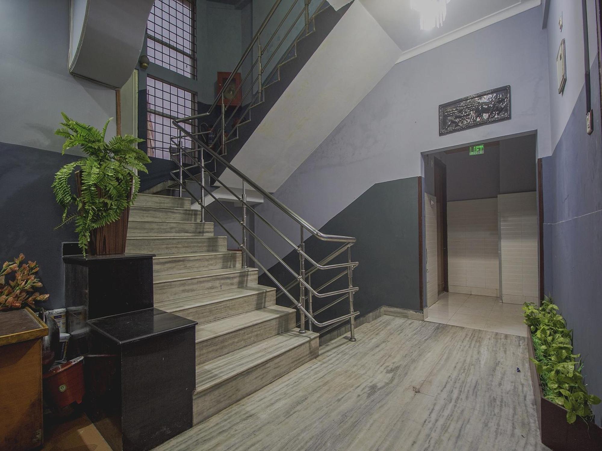 Hotel O Golden Moments Сіліґурі Екстер'єр фото
