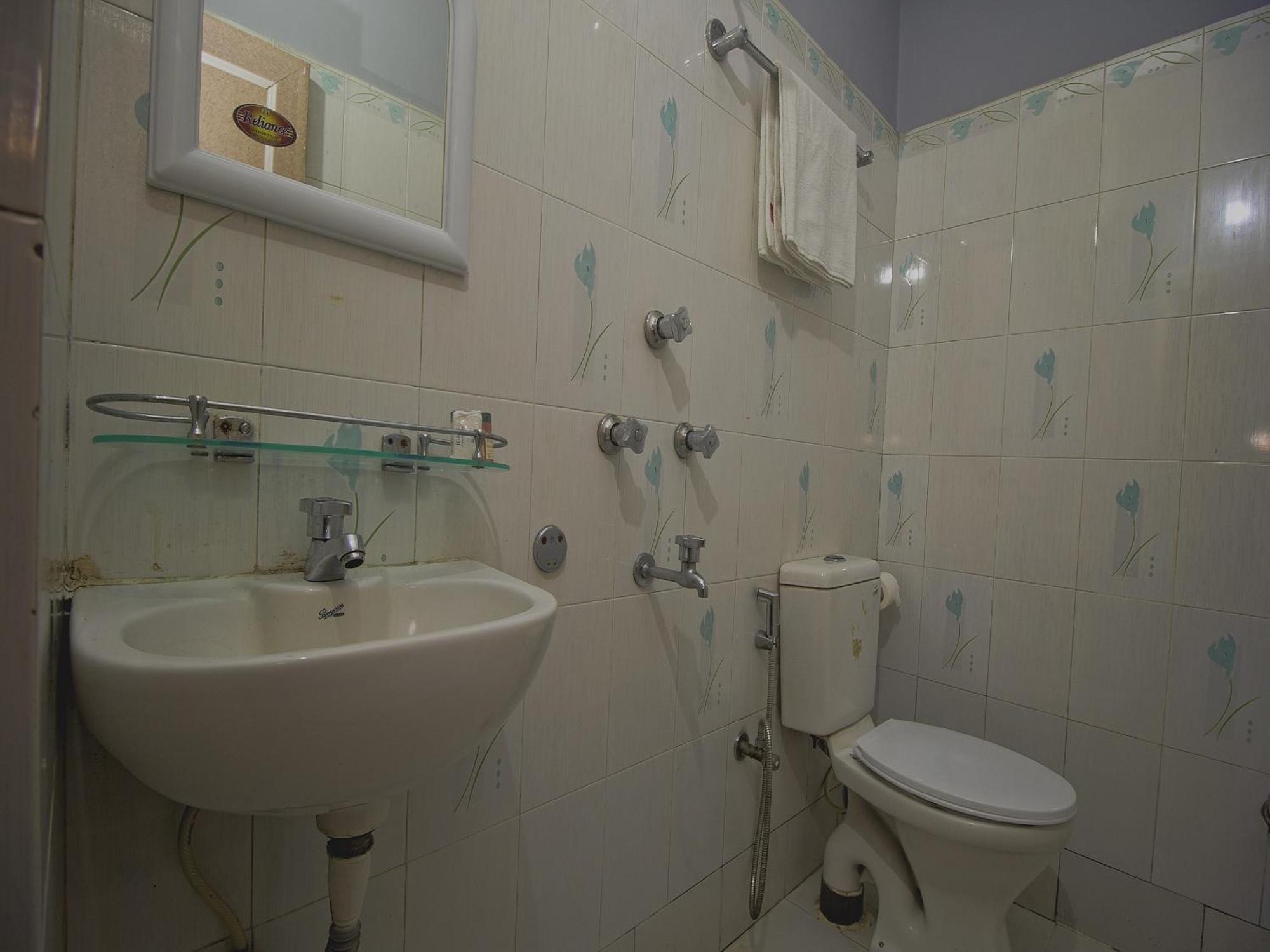 Hotel O Golden Moments Сіліґурі Екстер'єр фото